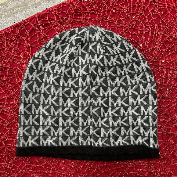 Michael Michael Kors Women’s Toque - Picture 3 of 10